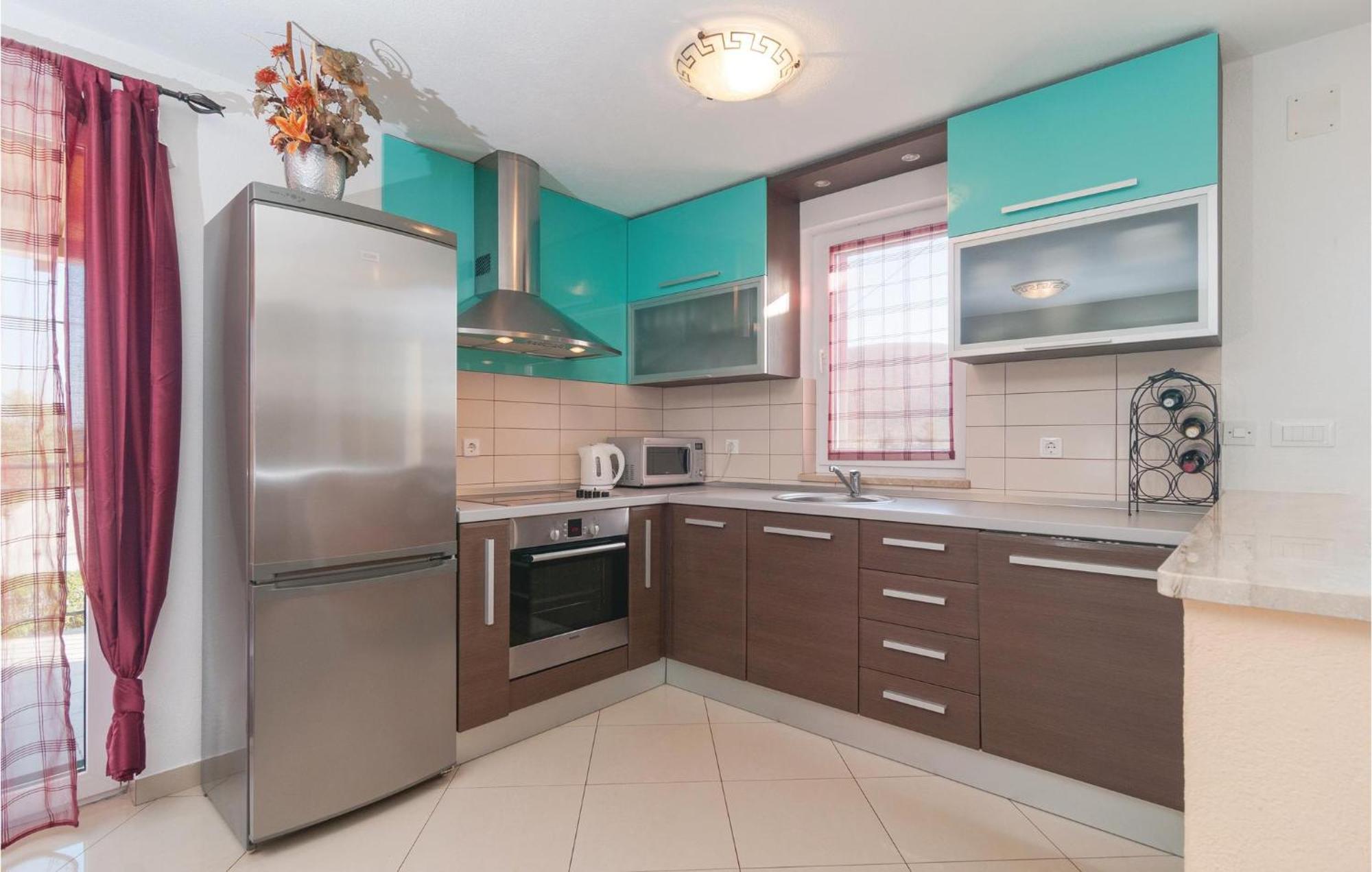 Cozy Home In Neoric With Outdoor Swimming Pool 외부 사진