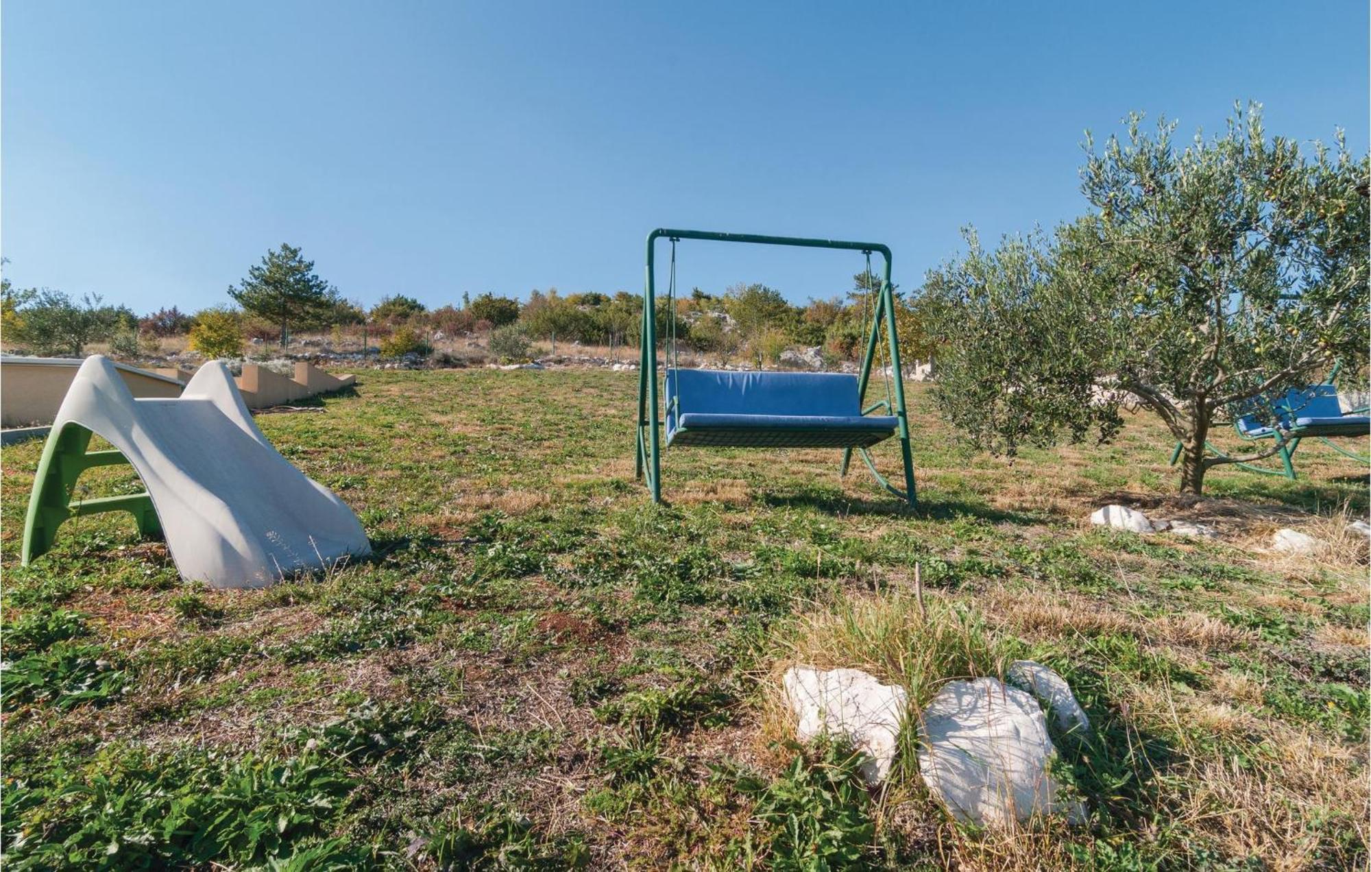 Cozy Home In Neoric With Outdoor Swimming Pool 외부 사진