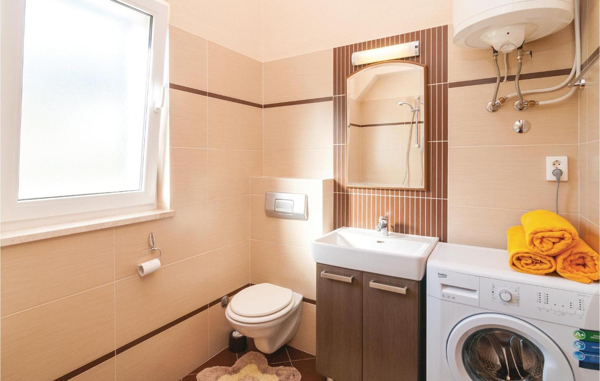 Cozy Home In Neoric With Outdoor Swimming Pool 외부 사진