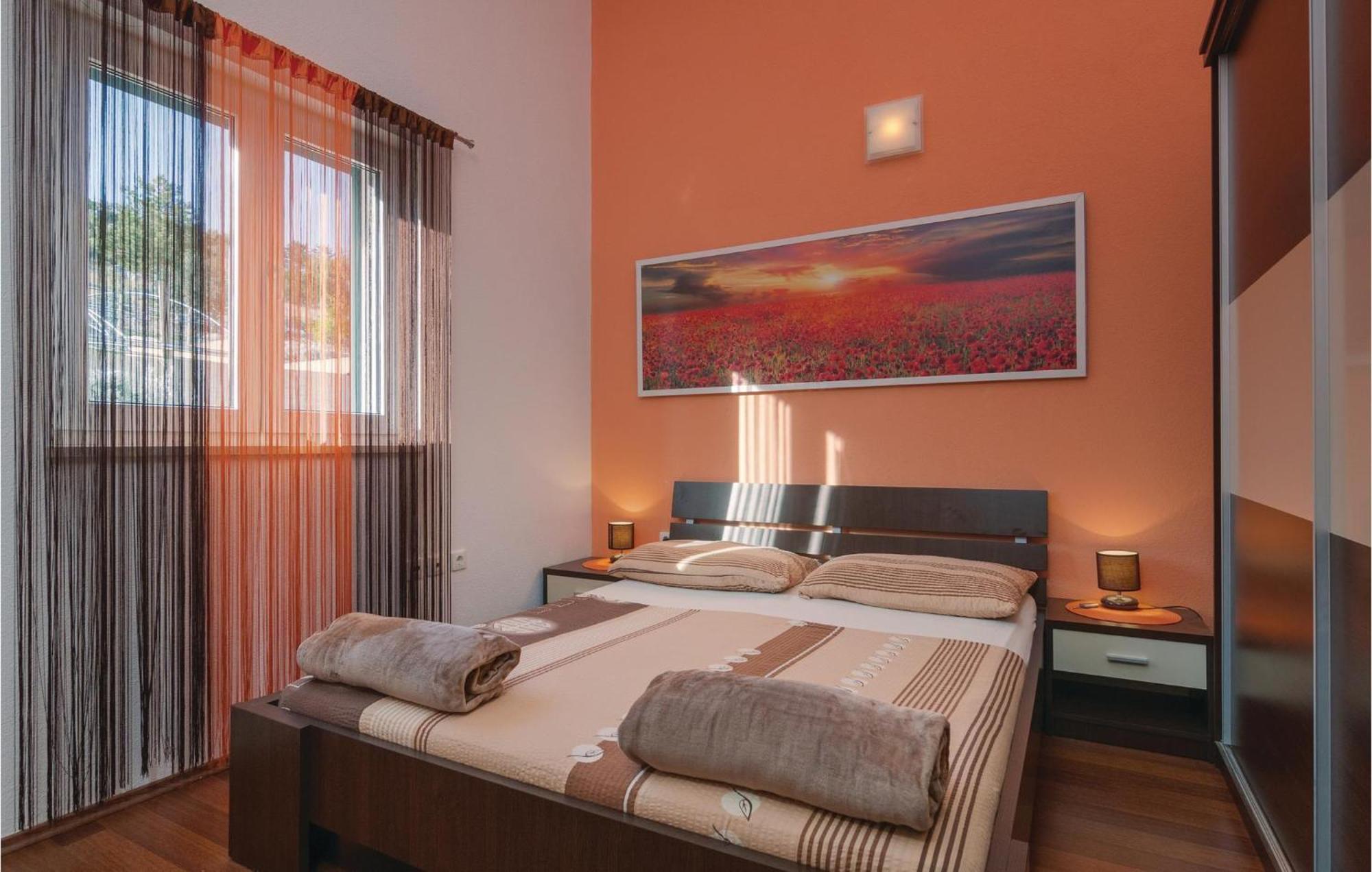 Cozy Home In Neoric With Outdoor Swimming Pool 외부 사진