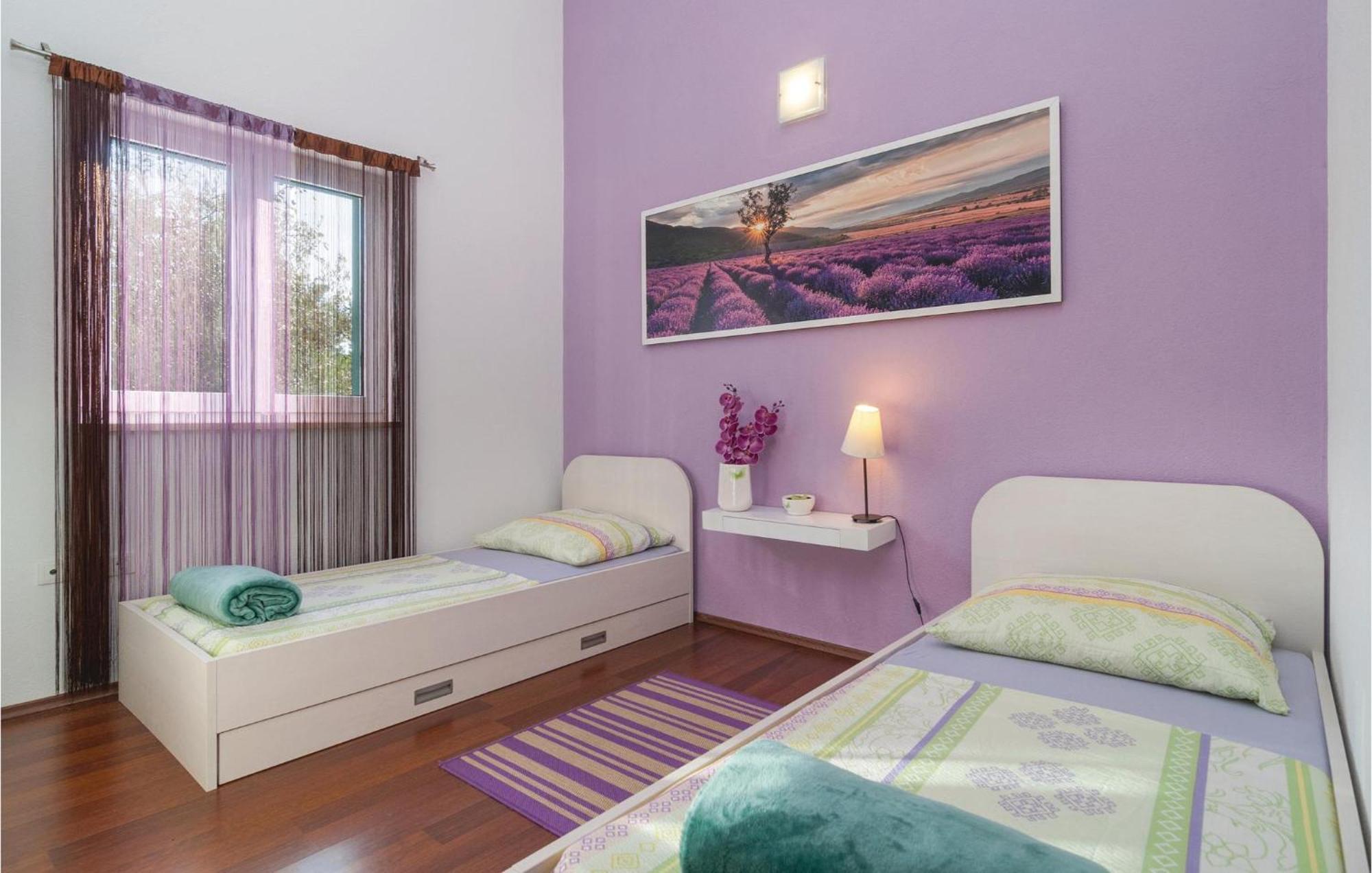 Cozy Home In Neoric With Outdoor Swimming Pool 외부 사진