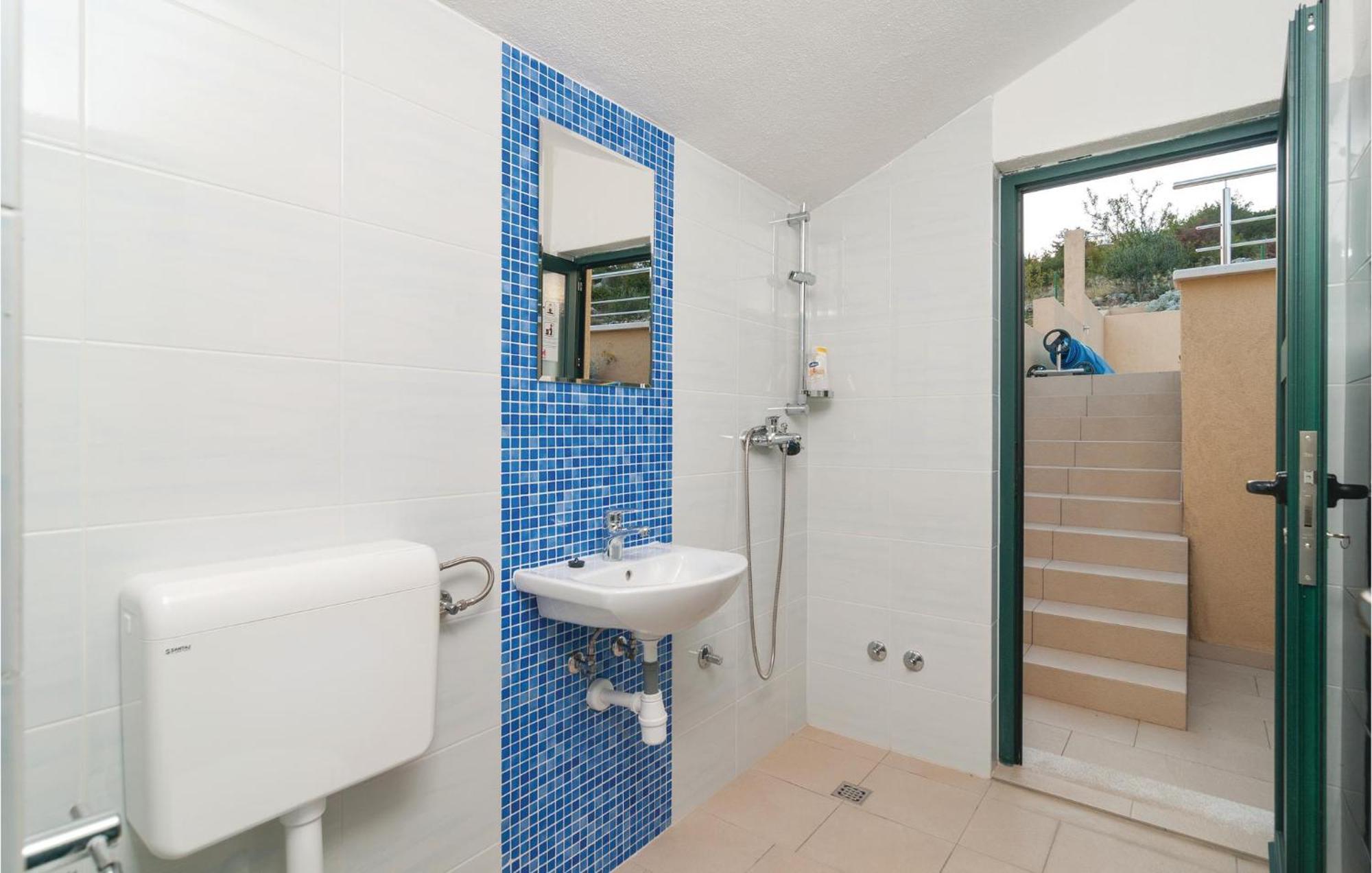 Cozy Home In Neoric With Outdoor Swimming Pool 외부 사진